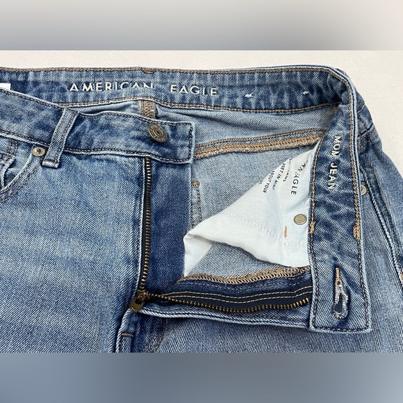 American Eagle Outfitters Classic Blue Distressed Women’s Mom Jeans Sz 4 Short - Picture 10 of 16
